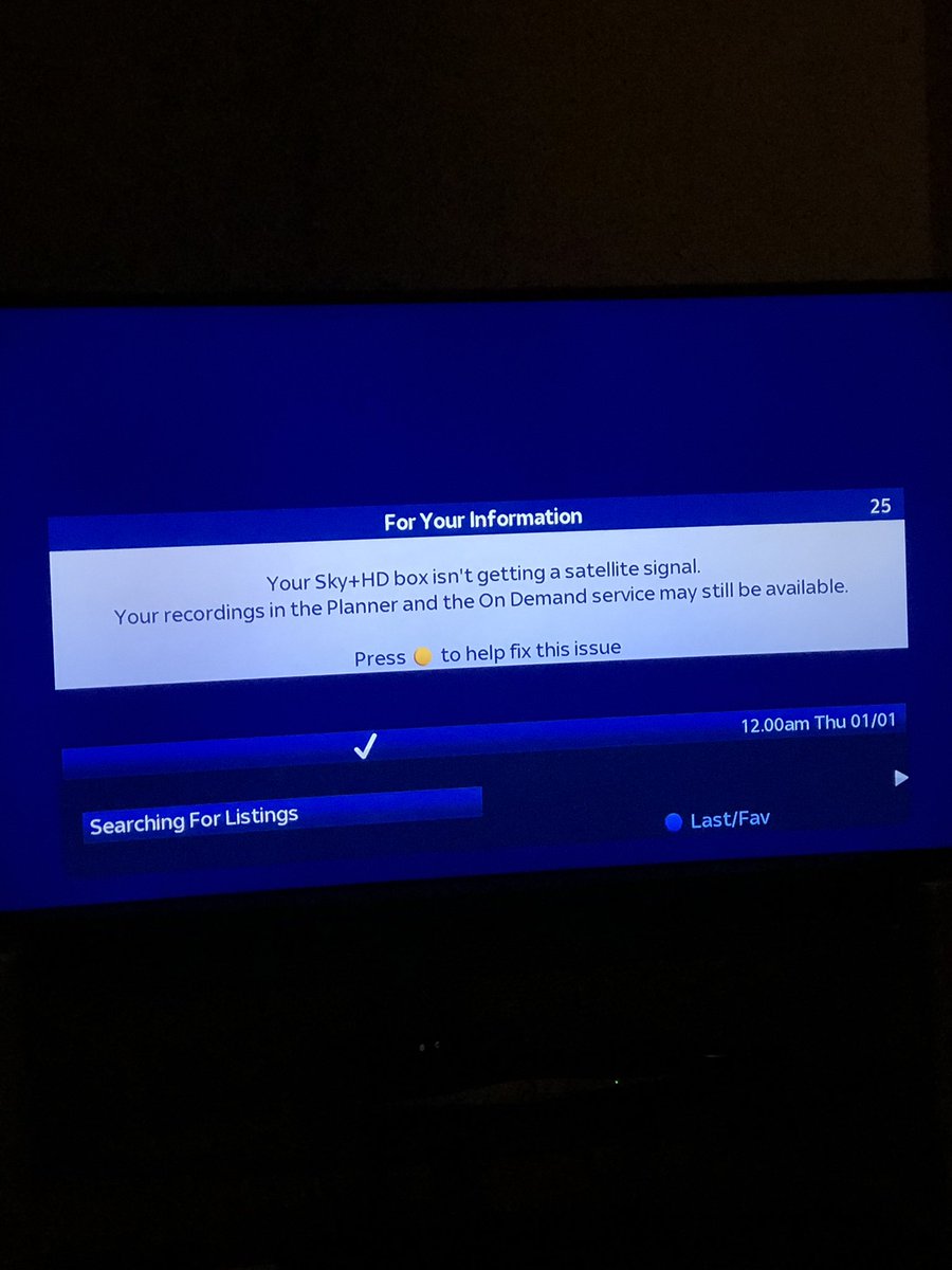Amybright95's tweet photo. @SkyUK on going of 5 weeks without any signal and still NO engineer. appalled at your service. Disgusting. https://t.co/eradVRJCsB