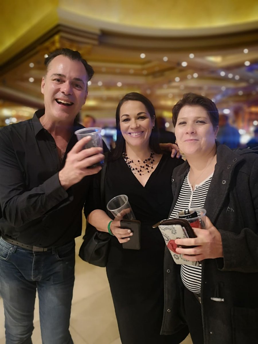 JolyFox's tweet image. Had a fantastic evening with @JoziStyle and @EmperorsPalace for #Nataniel's #WhenGiantsWaltz 
#FrontRowWithJoziStyle (of #VoorRyMetJoziStyle!). Great to meet all of you! @Jax4Real
@GaloreSA, #NatalieJoseph
@FamousGouws