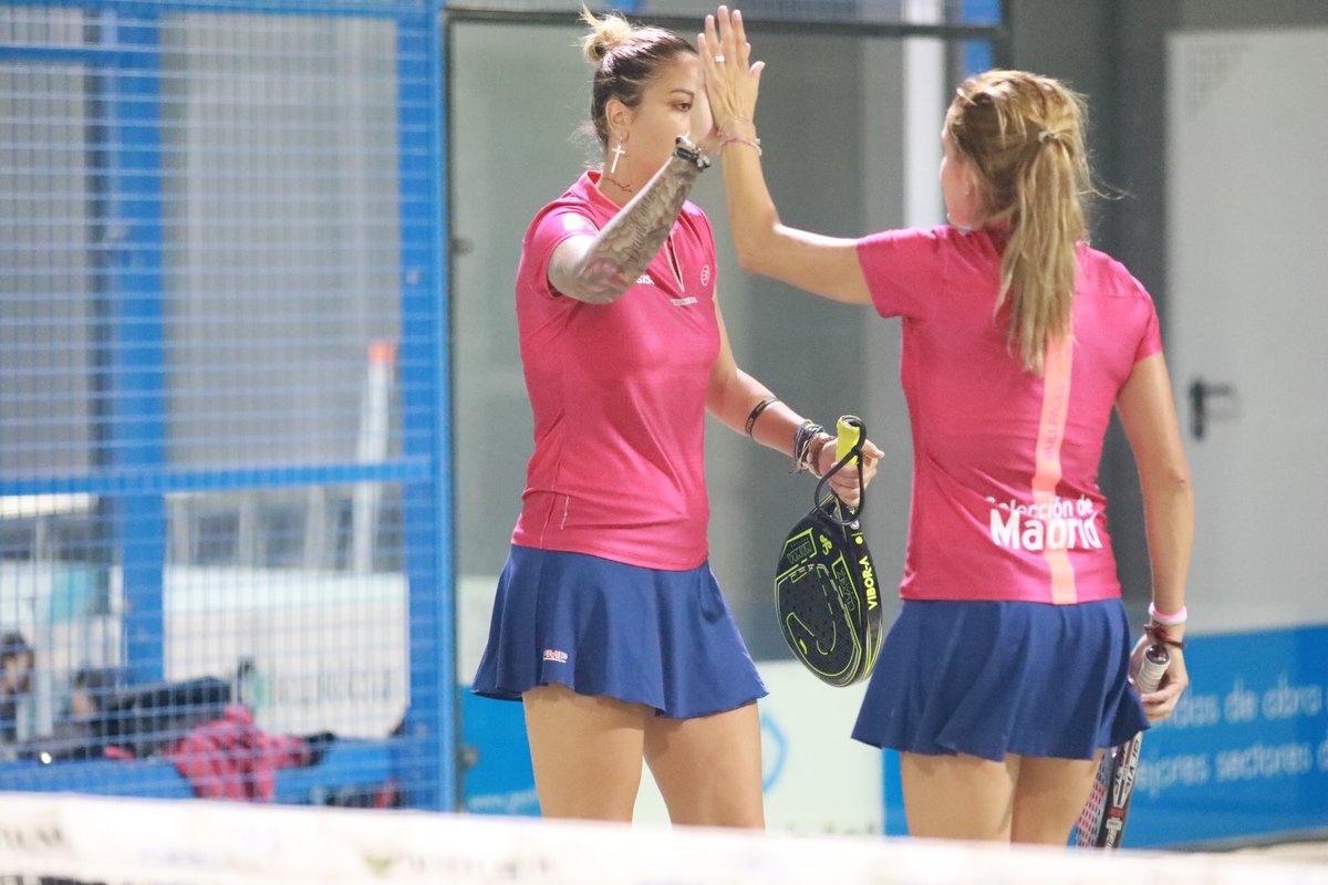 FMP_Padel's tweet photo. 🔝🎾 La selección femenina madrileña derrota a Castilla y León (5-0) y disputará mañana las semifinales.
¡Vamos Madrid!
#CESSAAAbsolutas #CESSAAAbsolutasFEP #soyfmpadel @padelfederacion @bullpadelsport @fisiosaludmas @deysaford https://t.co/sgMB2on0Wz