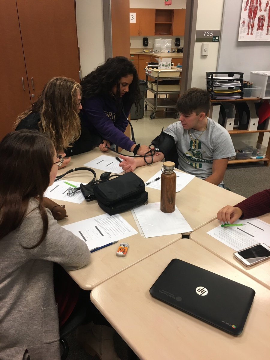ITeachSportsMed's tweet photo. Advanced Sports Medicine students leading Beginning Sports Medicine Blood Pressure Labs @timberlineAT https://t.co/LpUAmqUhST