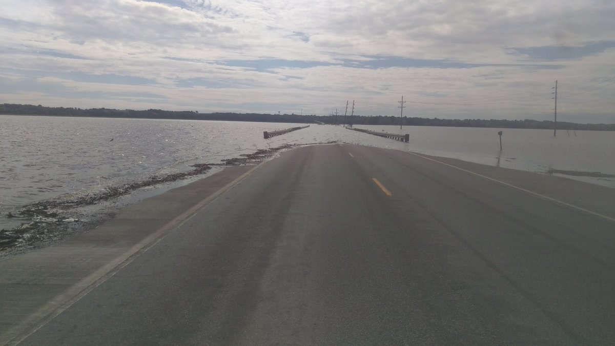 KMZU's tweet photo. Current photos of Highway 65 south of Carrollton.
#65hwy #flooding #Missouri #missouriflooding #midwestfloods #Flood #floods #carrollton #mo #roadclosed #kmzu #thefarm #Weather #water #river #wheretheleveesat #carrollcounty #MoDot #retweettosavealife https://t.co/jmch0JDPM5