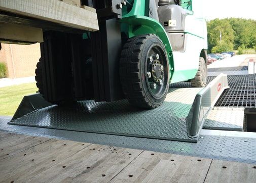 Dock Board or Dock Plate. Making the right choice for you. Understanding the differences between them will maximize the structure of your workplace including efficiency and safety. #dockboard #dockplate #materialhandling #loadingdocksolutions
bit.ly/2phOUN3