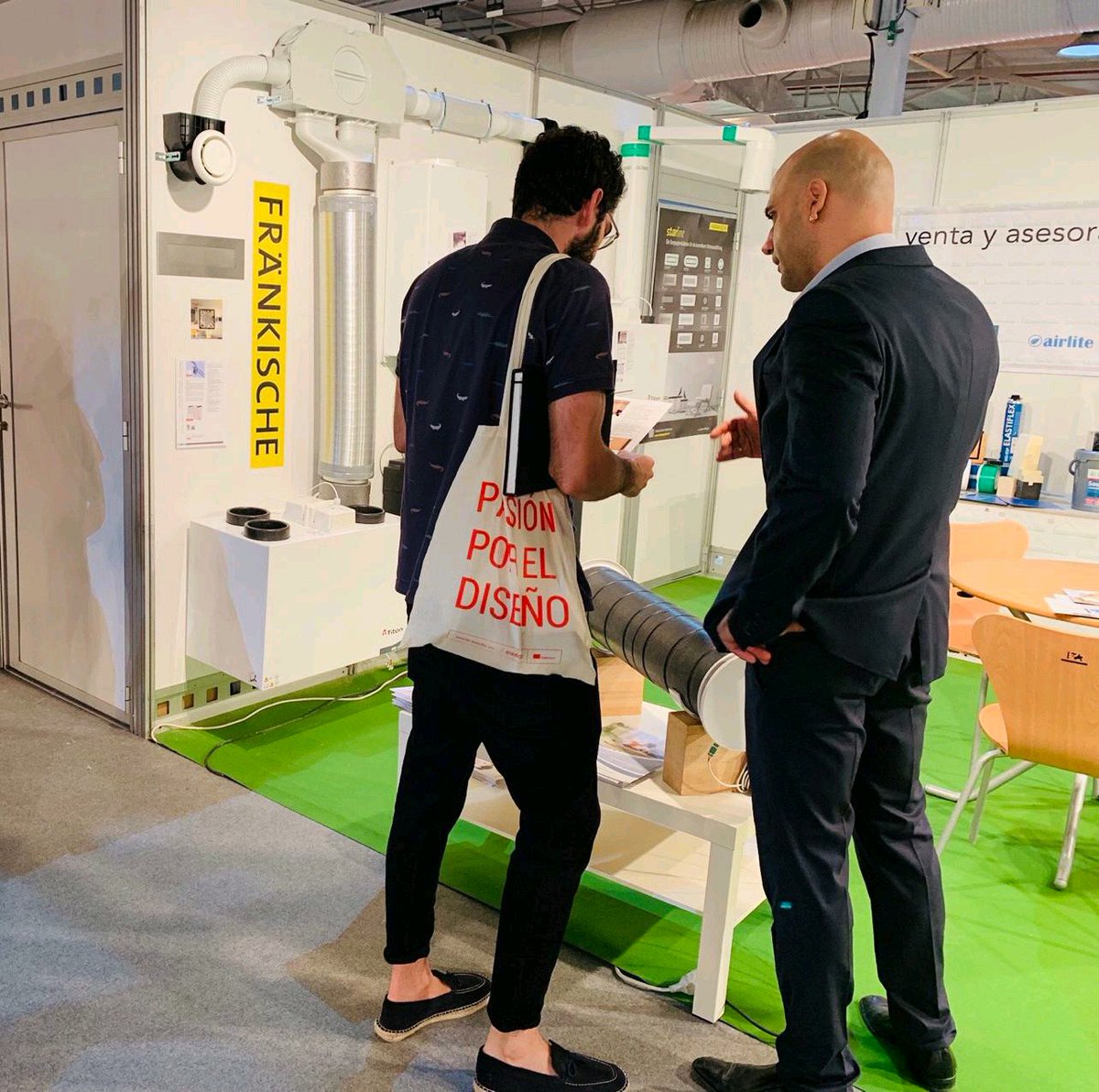 PassivhausSpai1's tweet photo. @PassivhausSpai1  en #ediFica2019 con el @ConPassivHaus  exponiendo los productos de #ventilacion. Sistemas de ventilación mecánica controlada doble flujo @TitonUK  y sistema de conductos @fraenkische 
#ventilacion #CalidadDelAire #Passivhaus #ECCN #EficienciaEnergética https://t.co/izNhlLASDa