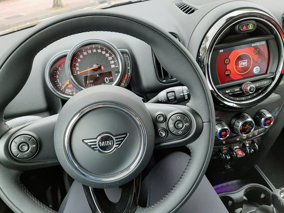 begosalem's tweet image. Cuando se te avería el Mini y en el taller te dejan como coche de sustitución la nave espacial Enterprise 🤩
I ❤ MINI #OrgulloDeMINI @MINIEspana