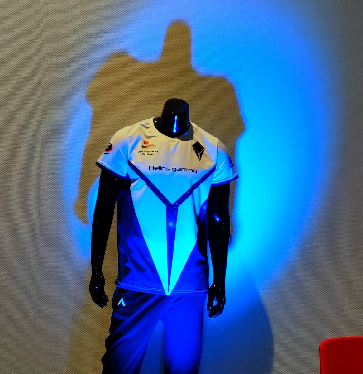 Helios_Bobby's tweet photo. #BOBBY attends nombreux disciple de #BOBBY. #BOBBY lumineux https://t.co/IWux42Quop