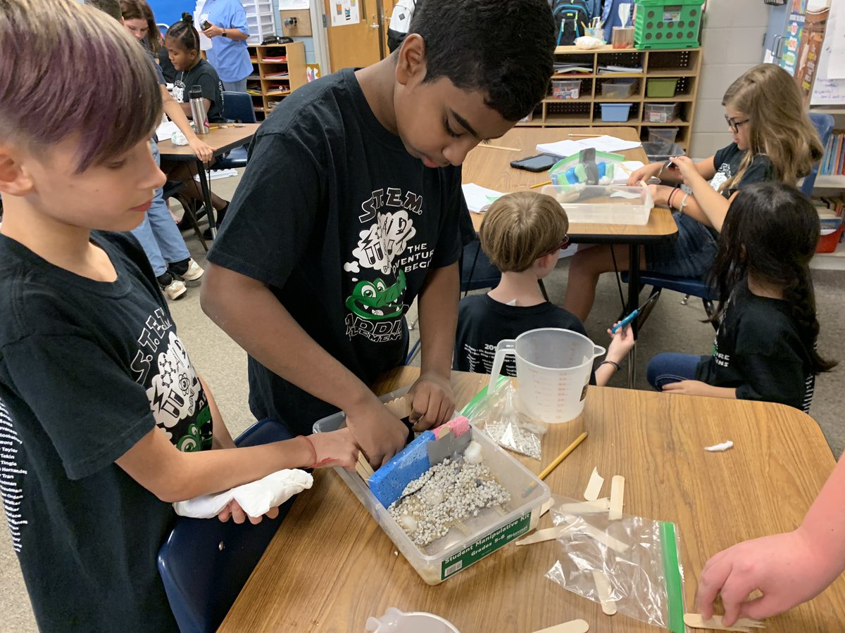 addisongators's tweet photo. STEM activities were being done all over the school as we get one step closer to being STEM certified!!! #stemisengaging #addisonleads https://t.co/fMsbpXtEQn