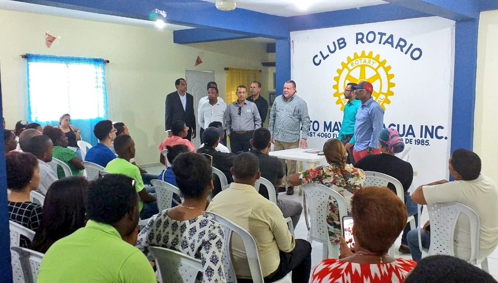 SELeste2020's tweet photo. Reunion con dirigentes de Hato Mayor y la presencia de nuestro Coordinador de SEL Este, el Lic. @fernandez_zucco, haciendo los preparativos para el triunfo de este 6 de Octubre. 🦁 ¡#LaFuerzaDelPuebloConLeonel!

#SectorExternoLF #SELEste https://t.co/kGb9O7zpNO