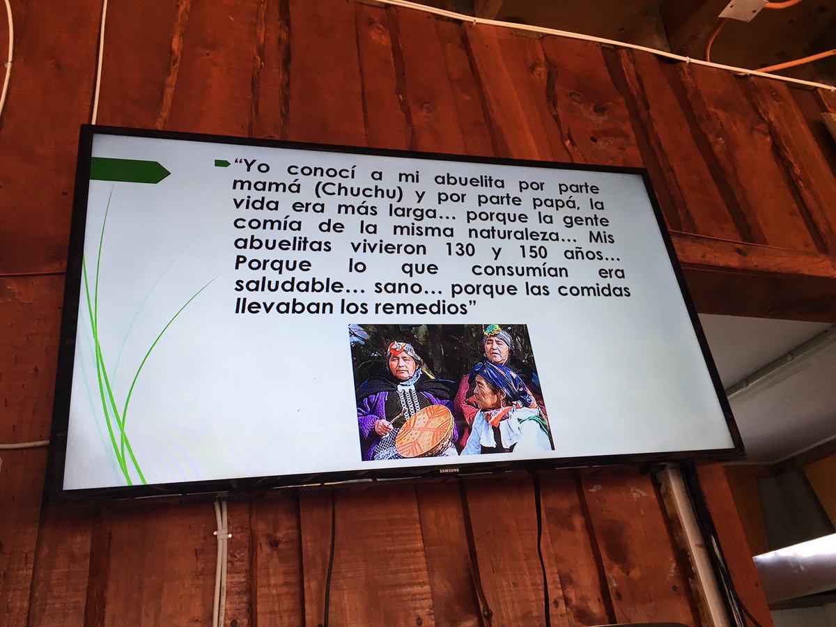 BudiMapu's tweet photo. A pedido de mis wenuy e integrantes de la red hoy taller de cocina #culinaria Blanca Gonzalez
Jugó de plantas silvestres Killoy killoy, budín de yuyos , guiso de pesados mariscos y cochayuyo, pescado y preparación de catutos con mermeladas de murtas Mañum a mis wenuy de #CETSUR https://t.co/zBTMnBCKAb