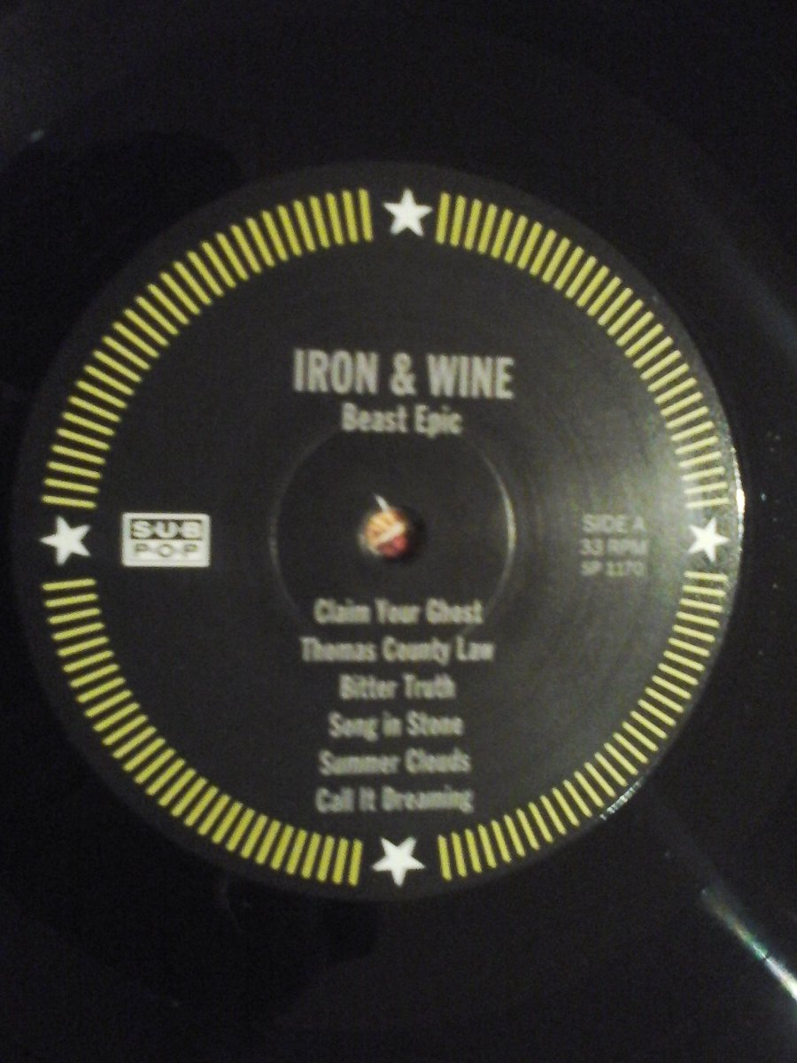 joseprroca's tweet image. Un #LP on #SamBean torna al segell #SubPop per fer un disc amb una instrumentació sencilla tot i que molt ben acompanyada (pianos, guitarres acústiques, mandolines, banjos, bateria concises) tot al servici de la veu de Bea
#IronAndWine @IronAndWine #AlternativeSinger #Songwriter