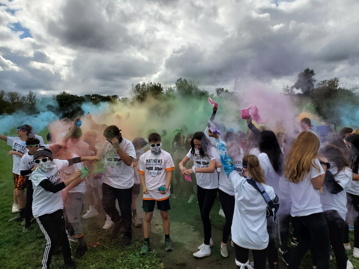 MMS8thGradeTeam's tweet photo. Color Run 2019....so much fun and so many smiles! Thanks, @mmspto118! #mms118life https://t.co/ocbwse48Ry