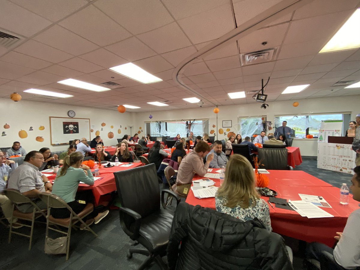 Blawlor15's tweet photo. D2 and D5 cascade meeting and recognition. Was a fun filled meeting of excitement. How we can empower our teams and drives results in Q4 #100dayspath2care @joe_serpi @ChuckAga_CVS @mbastarache_CVS @mmormile73 https://t.co/QU0V8sWBvt