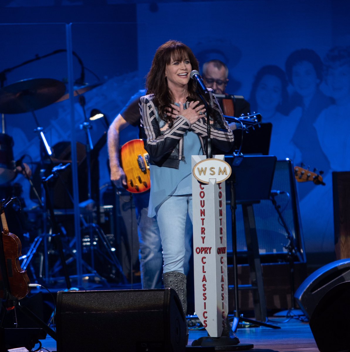 mandrell_louise's tweet photo. Had a great time last night at @theryman . 

The audience was amazing! They made me feel very special.

📷: Osprey Media

#PlayingFavorites #Ryman #LouiseMandrell https://t.co/mVnb2uQtJF