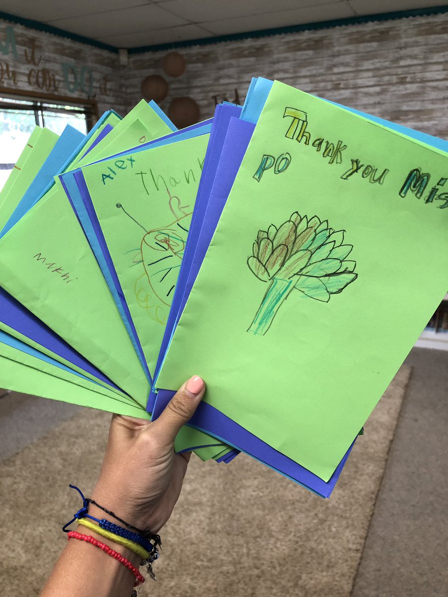 MsBarker_'s tweet photo. On Fridays we write thank you cards to people who keep our school going each day π Thank you Mrs. Diggs and Miss Po!!! @ediggs514 #NarancaMustangs #FriendlyFriday #BeKind https://t.co/VsXXxwbFhD