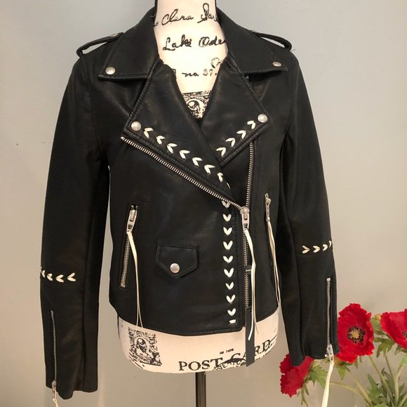 BodenbergTerry's tweet photo. So good I had to share! Check out all the items I'm loving on @Poshmarkapp #poshmark #fashion #style #shopmycloset #blanknyc #maxstudio #merona: https://t.co/bIUbQCEPPr https://t.co/ERdAEAmJuM