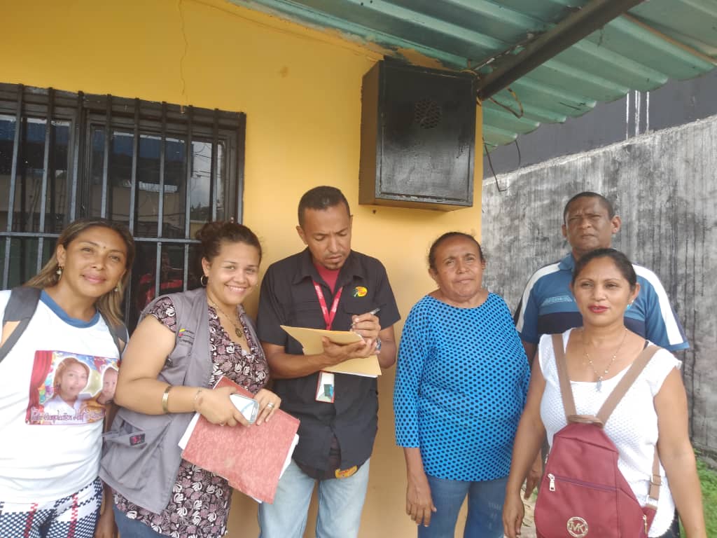 MercalApure_'s tweet image. #Entérate
La #MisiónAlimentación en un trabajo mancomunado con los @ClapOficial de la parroquia San Fernando fueron atendidas más de 629 familias del sector 9 de Diciembre III.
#TodosSomosClap 
#Minppal15AñosLeales
#MovimientoIndigenaEnRevolución