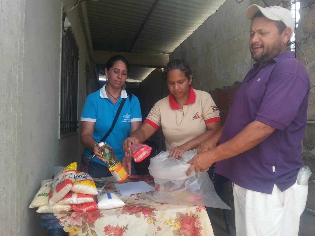 MercalApure_'s tweet image. #Entérate
La #MisiónAlimentación en un trabajo mancomunado con los @ClapOficial de la parroquia San Fernando fueron atendidas más de 629 familias del sector 9 de Diciembre III.
#TodosSomosClap 
#Minppal15AñosLeales
#MovimientoIndigenaEnRevolución
