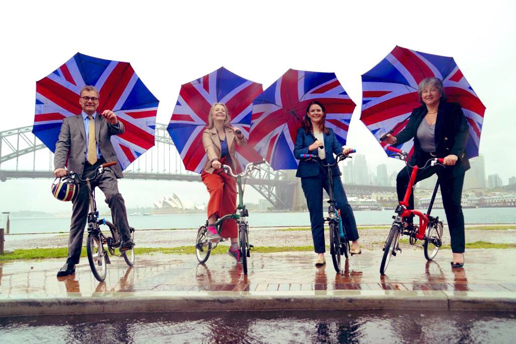 VickiTreadell's tweet photo. #Exporting in the rain 🎶
Starring @trussliz @natalieblackuk @michaelwardUK & @VickiTreadell
Supporting cast @LandRover
@BromptonBicycle @DiageoAustralia & #rydo #LondonTaxis
Produced & directed by @tradegovukAUS @ukinaustralia
Location #downunder
#ReadytoTrade
#ExportingIsGREAT https://t.co/QtMtSFsz3K