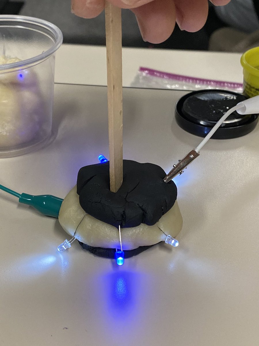 groh_devon's tweet photo. I made a UFO out of Playdoh and insulated dough! We wired the batteries in series to make the lights conduct through the layers of dough! #educ422f19_04 https://t.co/1WJnkk30ep