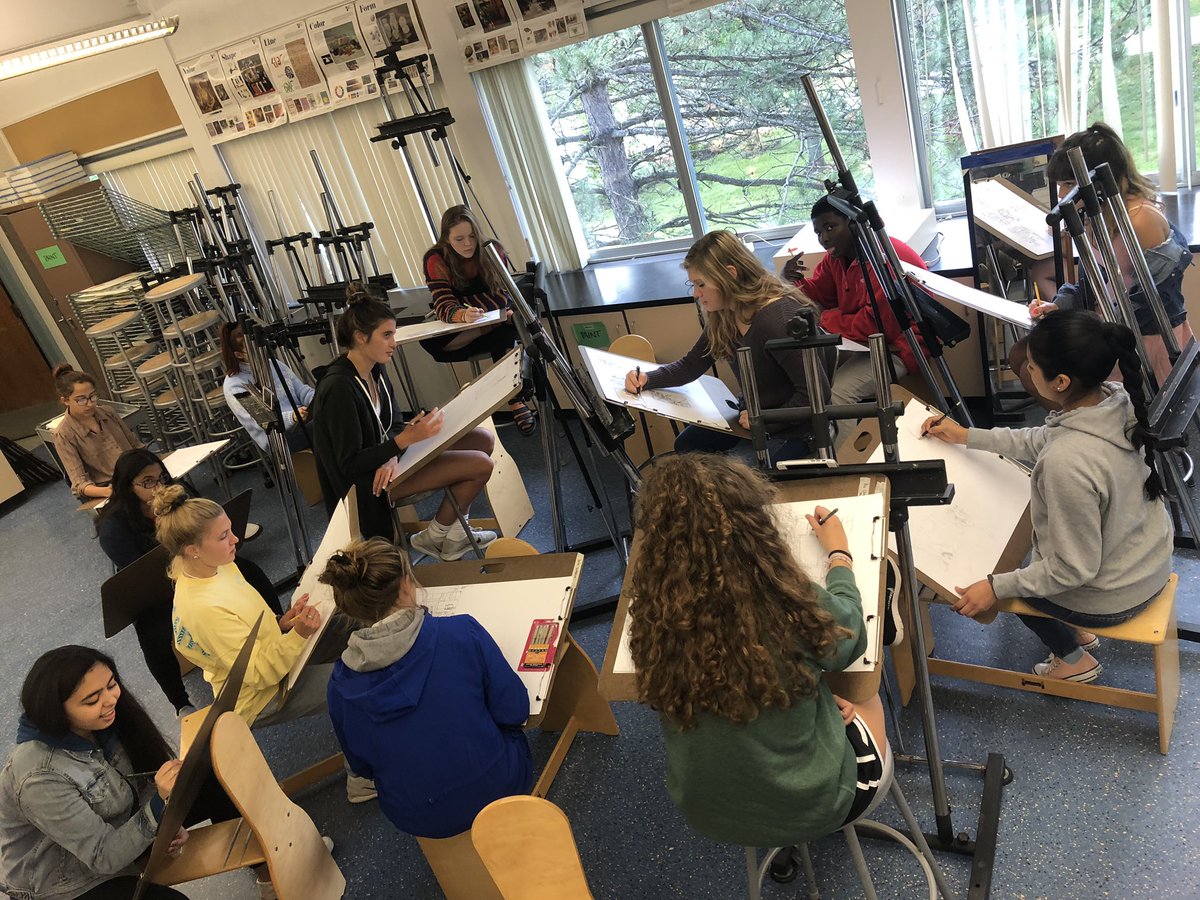 CluePics's tweet photo. Shaker Bison artists at work on a Friday...
#advancedstudio2 #artistsatwork #observationaldrawing #modifiedcontour #shakerbisonartists #studentsdrawingstudents #createEveryday  @northcolonieart @NorthColonieCSD https://t.co/ruiGFS8t0y