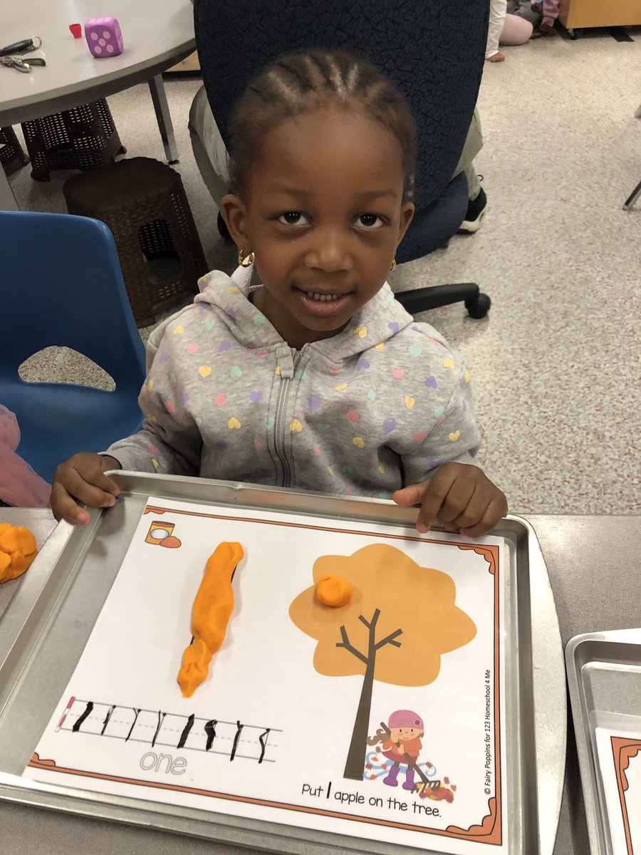 MrsCillis's tweet image. Our students loved our fall mats #math #practicingnumbers #funwithplaydough