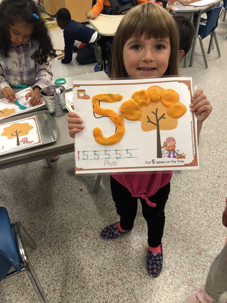 MrsCillis's tweet image. Our students loved our fall mats #math #practicingnumbers #funwithplaydough