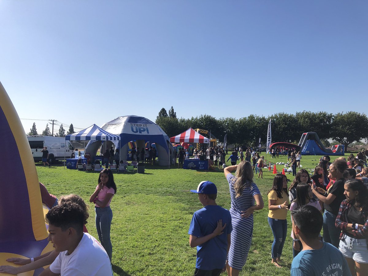 acarter_edu's tweet photo. Today was a true Day of Awesomeness at @AltaLomaJH! Students that earned their fundraising goal participated in a ton of fun activities! Even teachers earned a prize! #stepitup #pta #supportingschool https://t.co/vRuggEePo8