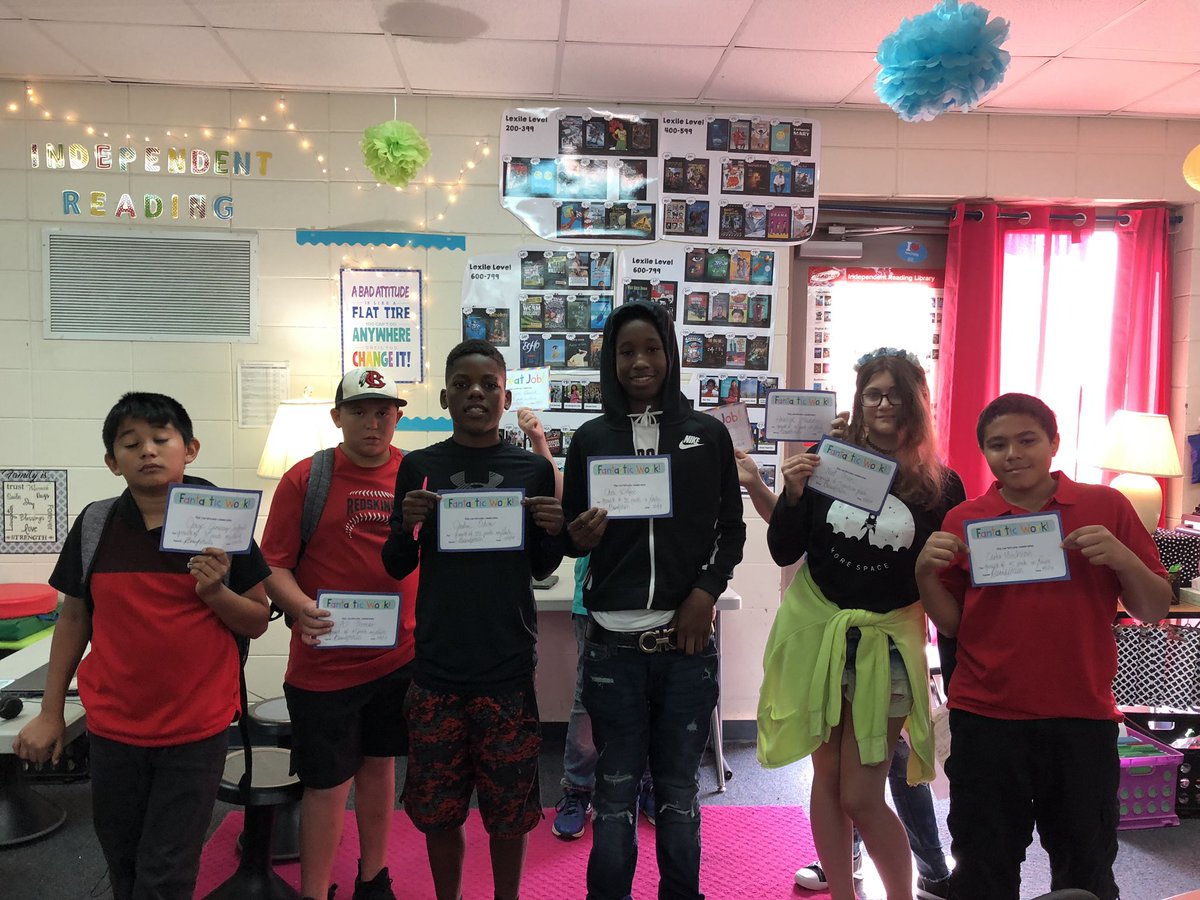 b_randi06's tweet photo. These elite scholars, plus a few others, who didn’t want to take a picture, reached their growth goal on SRI this week! So proud of their hard work! #Read180Rocks #BeBCMS @missliz31 @BryanCountyMS @ribitfrog14 https://t.co/f4pzIhGI1U