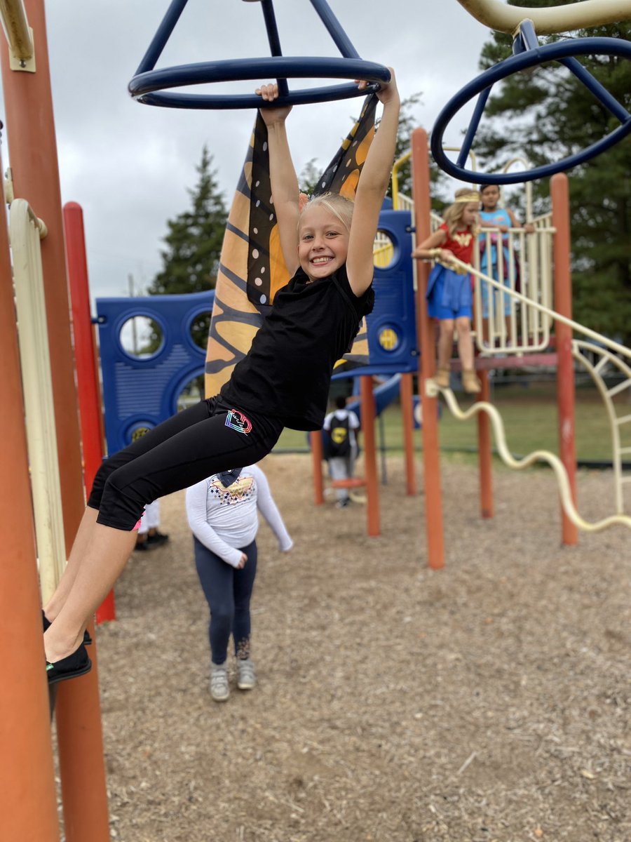 AngelaGAyres's tweet photo. I witnessed the most beautiful thing at recess. A group of girls cheering each other on as they climbed across the monkey bars. All you could hear was cheers of “you can do it,” “you’ve got this,” “you’re superwoman!” #liftingeachotherup #kindness #girlpower https://t.co/cBBpYGIWyI
