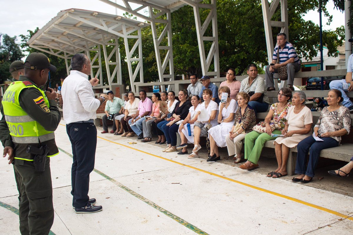 gonzaloarzuzat's tweet photo. Seguimos cumpliendo con los compromisos de fortalecimiento de seguridad ciudadana, hoy hacemos entrega de alarma comunitaria en el barrio #Novalito. @TutoUhiaAlcalde Avanzamos en seguridad. #CumpliendoConLosCompromisos https://t.co/FMtQLpGeKZ