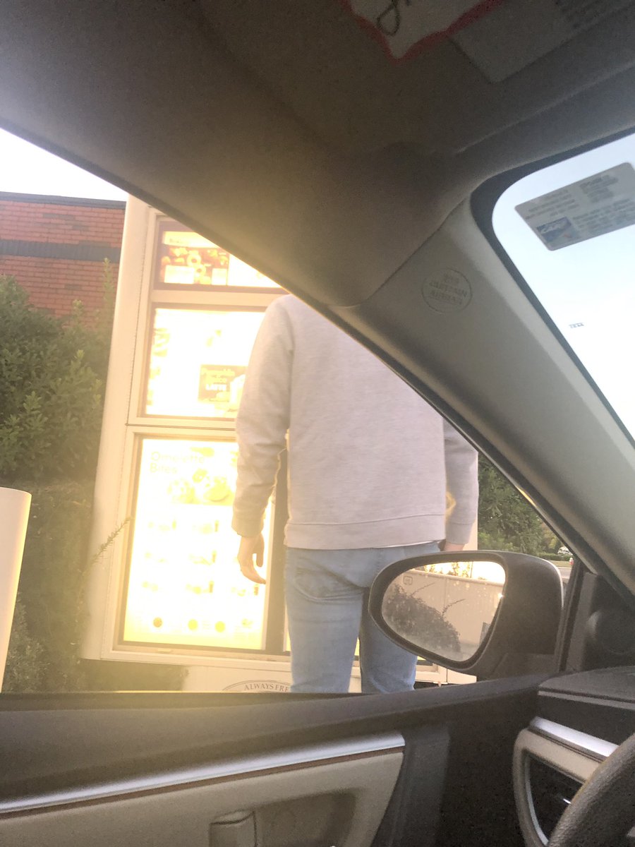 AnnaRuth_8's tweet photo. When you can’t see the menu at the drive thru https://t.co/djExIMD5I3