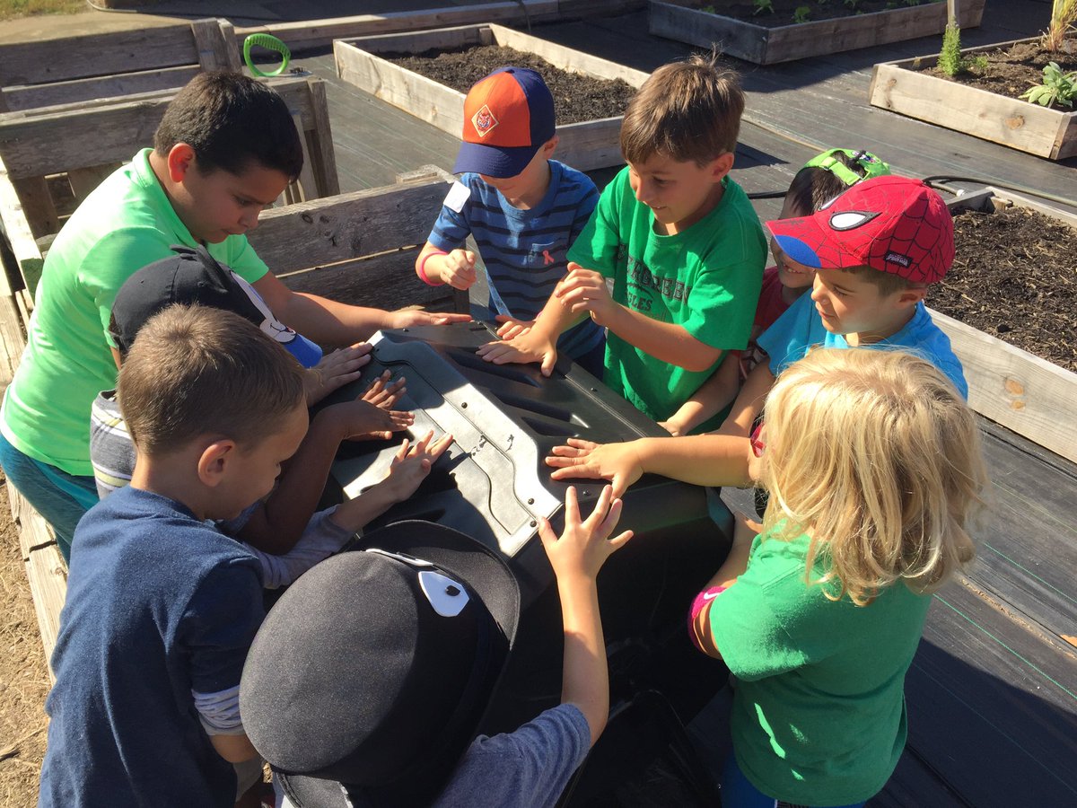 We’ve had so much fun with apples and our Scientific Investigation Week!!  It finished today with making applesauce, a stacking apples challange, building apple structures and finally composting all the leftovers. @EESMaher