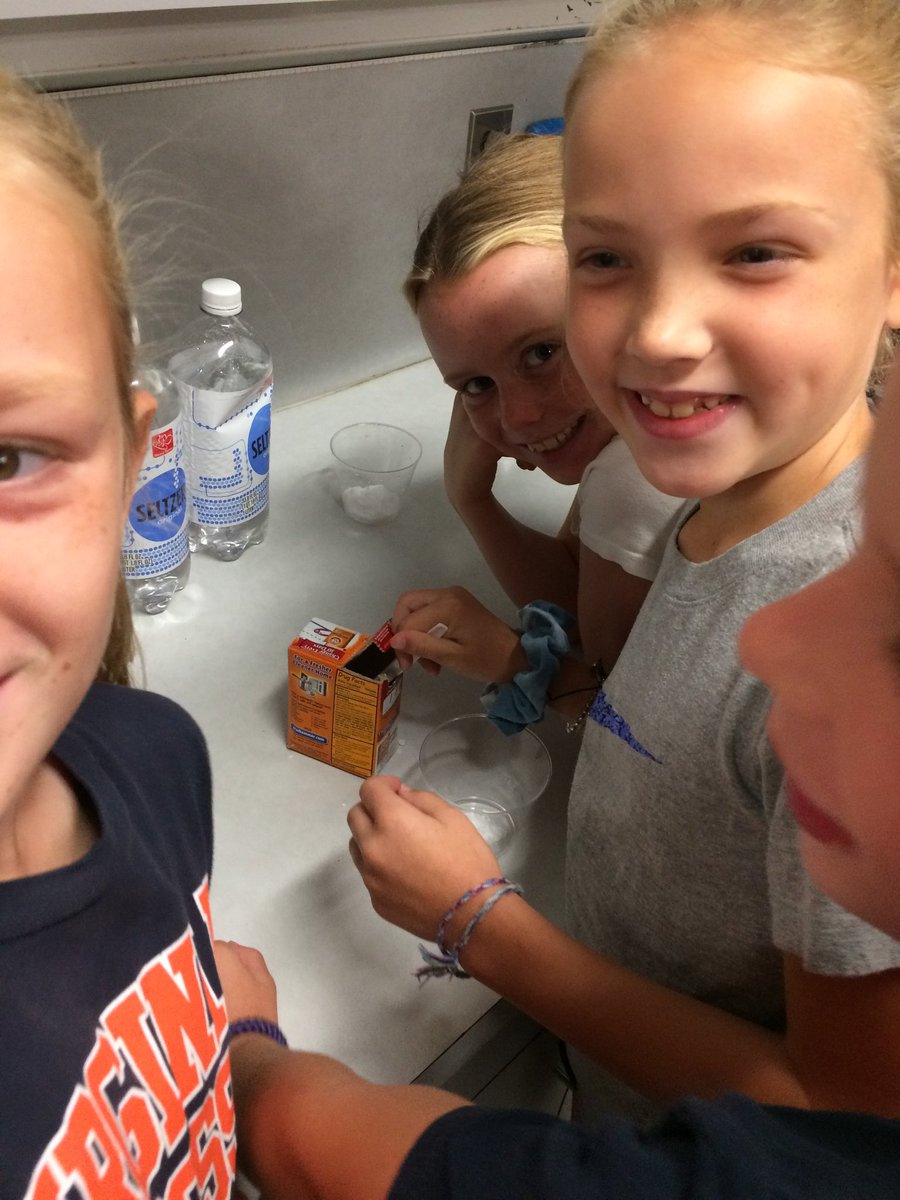 chalkrelic's tweet photo. These Ss needed a bubbly concoction for their film scene. So now, they’re experimenting for best bubble maker. ⁦@MeriwetherLES⁩ ⁦@LightHouseVA ⁦@VaFilmFest⁩ #fx https://t.co/2e67z0GSvR