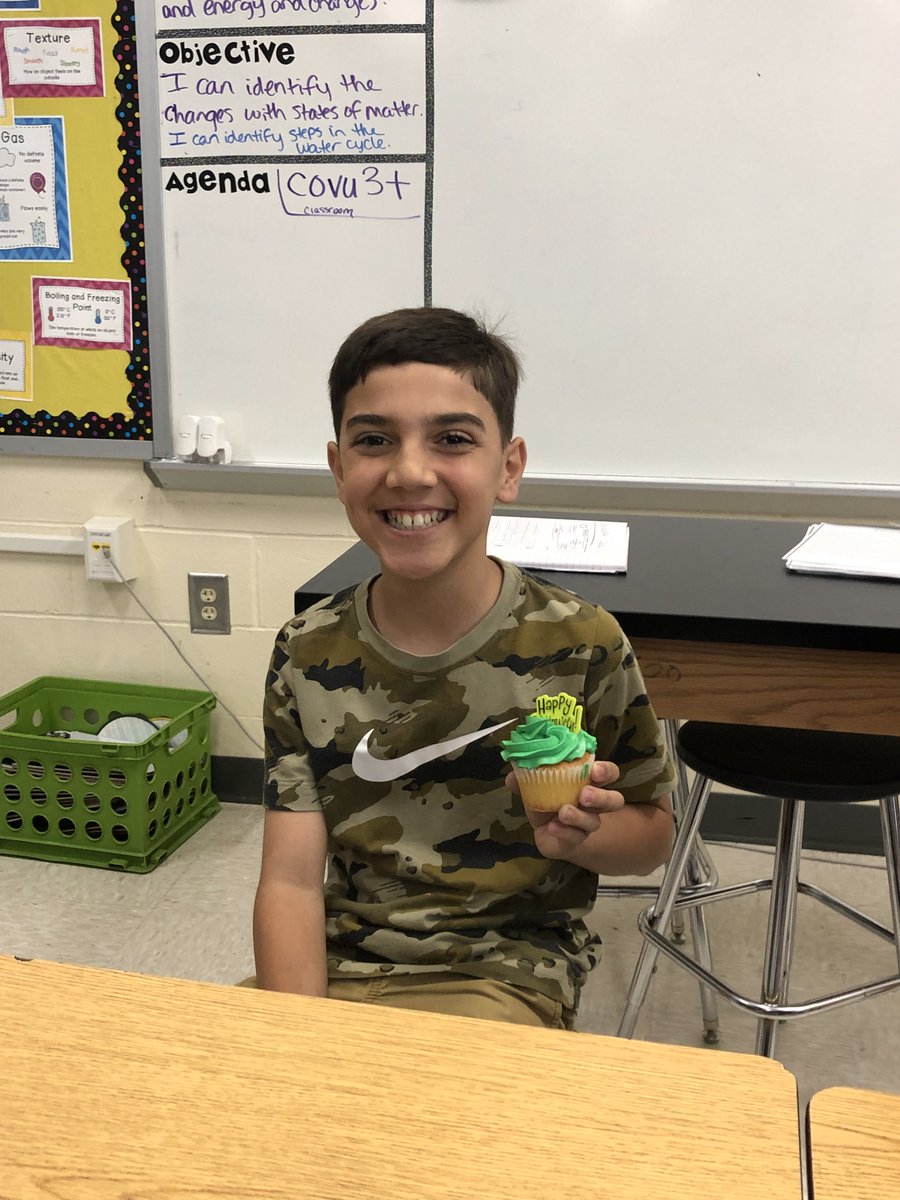 sandy_grove's tweet photo. 5th grade scientists in Mrs. Brooks’ class hard at work! (Plus enjoying some birthday cupcakes!) https://t.co/nePpmWCnsB