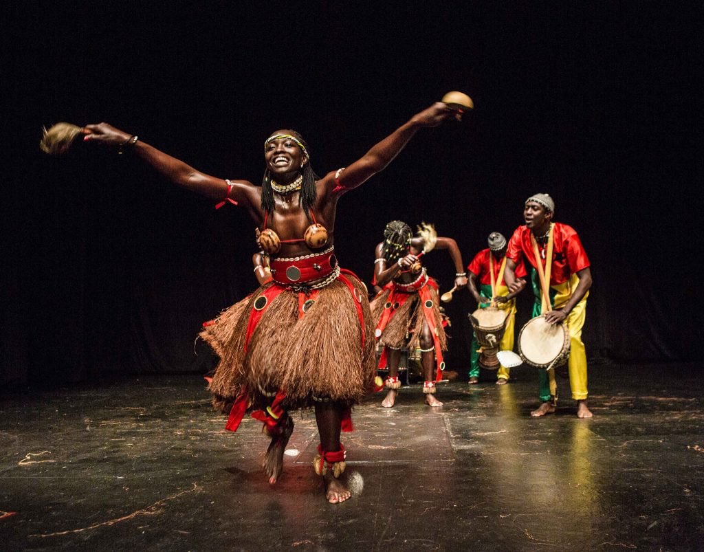 mad95_'s tweet photo. #05102019
Aquele que é Fundador e Coordenador do maior Agrupamento Cutural da Guiné-Bissau (#NETUS_DI_BANDÊ🇬🇼), acabou de Vencer o #PrêmioHumanitárioPan_Africano2019, na categoria de “Advocacia para o Impacto Cultural e Comunitário”. Parabéns #EctorCassama, Orgulho na CulturaGW🇬🇼 https://t.co/aHpMTSgBSw