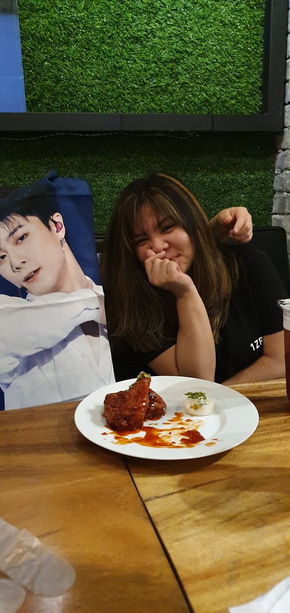 AstroMoonbinph's tweet photo. Thank you for coming and catching. We had the best Boyfriend last night 🤣🤣. Thank you to @odetomoonbin cheering kit so beautiful.
Next Moonbin day will be on October 20 Binondo Food Trip I'll tour you around.
RT this and if you wanna join.
#filoroha #astro #moonbin #pharoha https://t.co/ZnqjCQHaAQ