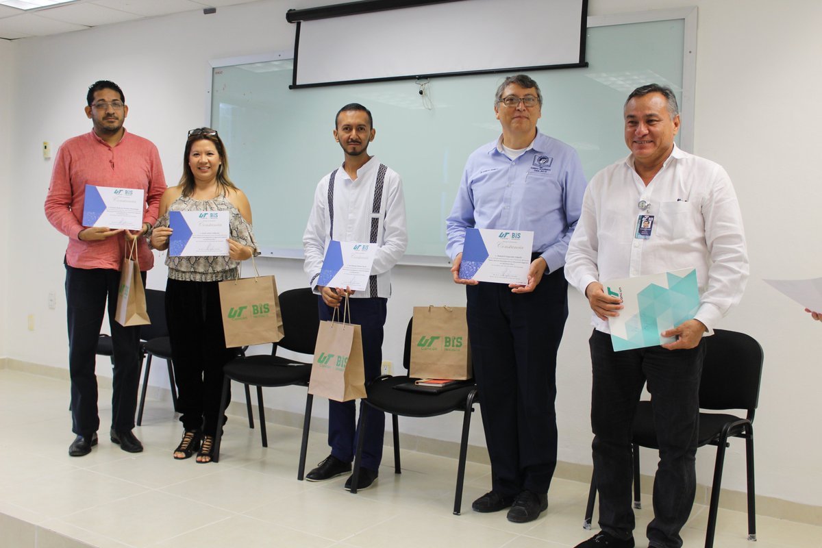 RedEscolarCUN's tweet photo. #UTCancun: En celebración del #DíaMundialDeLosDocentes realizamos diversas actividades, tales como una Conferencia magna a cargo del Dr. Rafael Romero, Subsecretario de Educación Media y Superior del estado, así como diversos paneles y talleres. #Orgullo… https://t.co/T4XwX7Mg8d