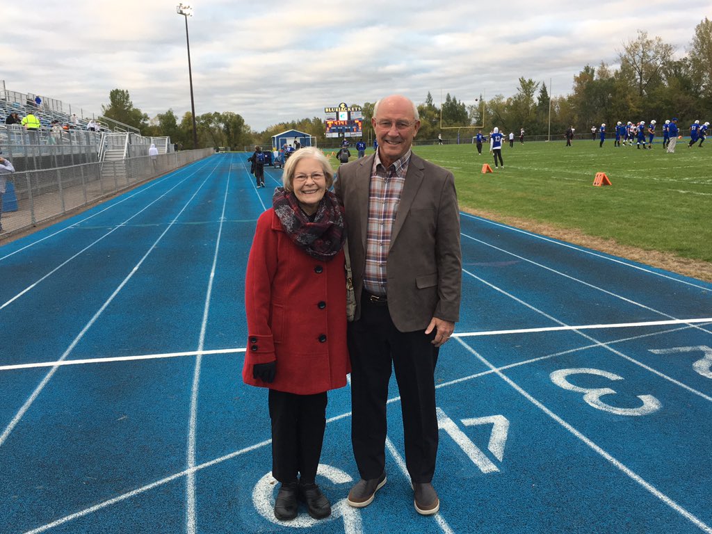 MarkSolberg1957's tweet photo. Special thanks to Lieutenant Dr. Craig Paulson; Cambridge-Isanti Hometown Hero and Honorary Flag Raiser; for our Football Game with Elk River. Thanks Dr. Paulson and family for tremendous service to our Country and the Cambridge-Isanti Schools. https://t.co/fGrFHduMUC