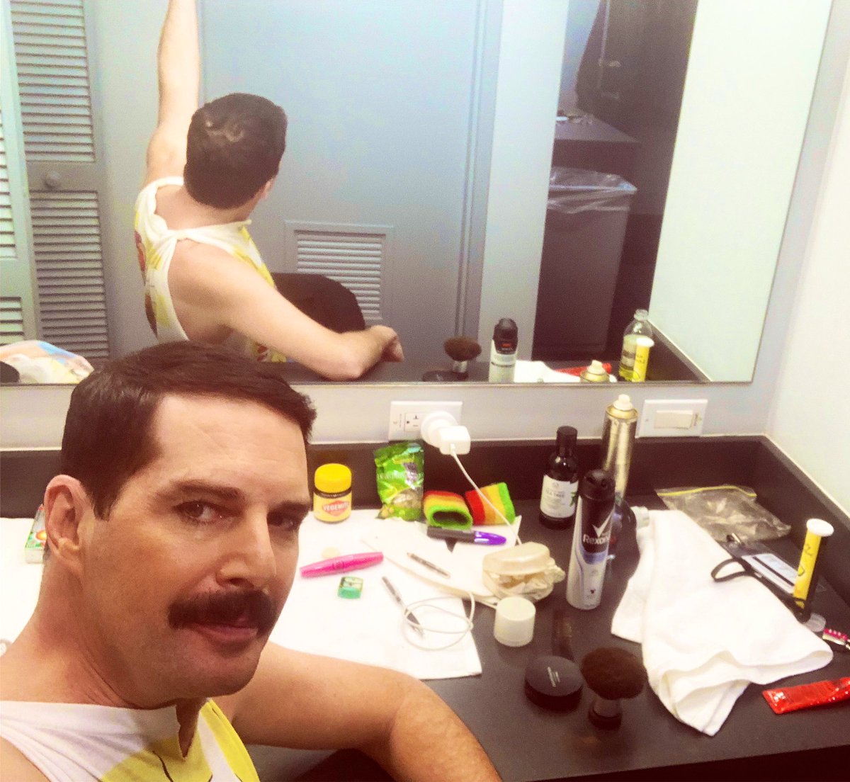 JPBlunt's tweet photo. Backstage here @FoxwoodsCT #legendsinconcert https://t.co/TkSZgGkvxi