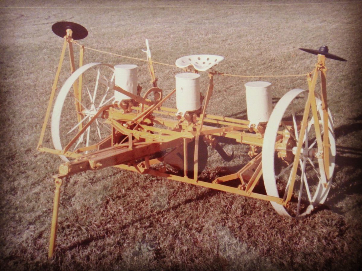 AgrometalArg's tweet photo. #viernesretroagrometal
Esta reliquia hizo historia y queremos compartirla con ustedes.
.
#rumboalos70años #liderensiembra #agrometal #adx #apx #mxmax #txmega #pivot #mxy #innovaciontecnológica #campoargentino #campofotos #siembra #trigo #soja #maiz #cultivo https://t.co/mYcKRmow20