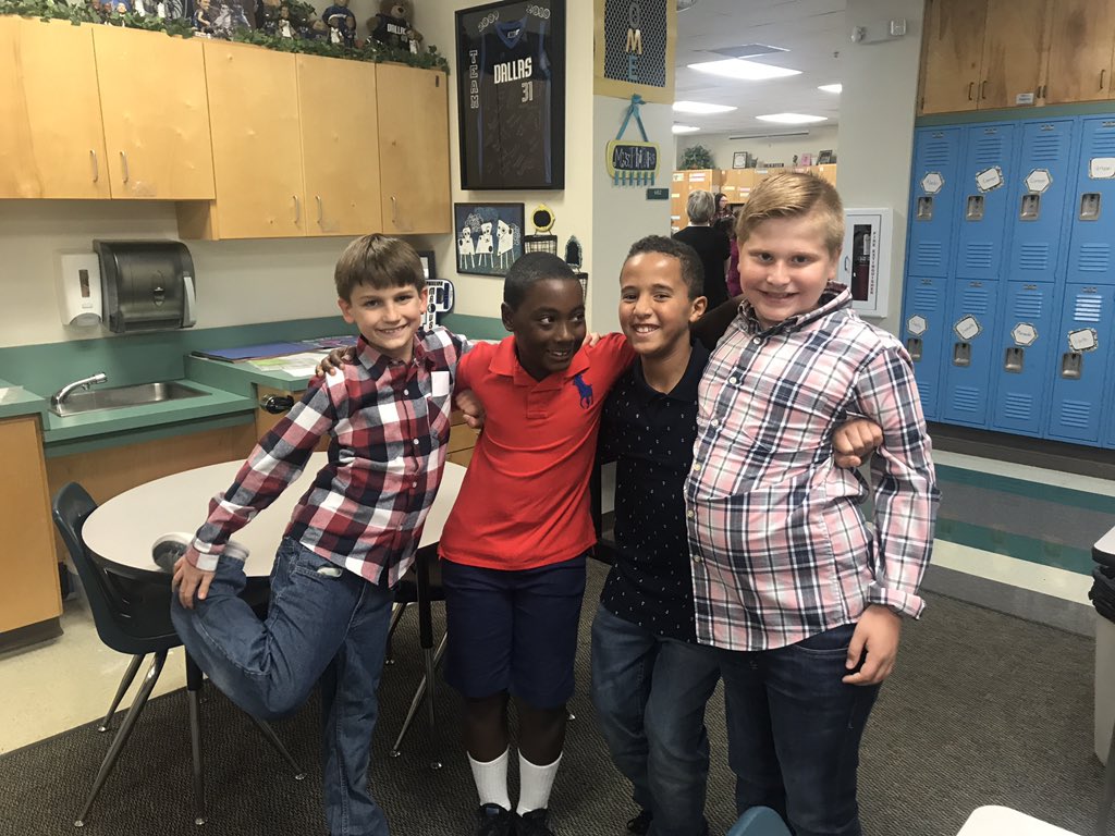 PhillipsFourth's tweet photo. Mr. Porter does it again! The fourth grade music program was awesome!! @StrongBobcats #beverlylearns https://t.co/MUmplvTFfh