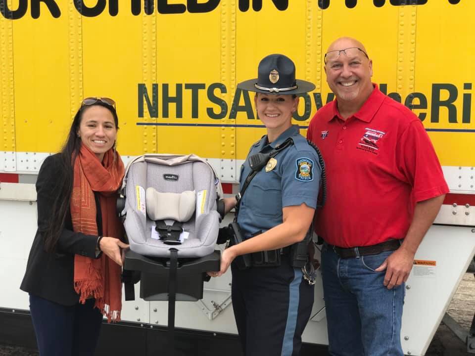 KHPTrooperGary's tweet photo. Today the @kshighwaypatrol accepted a car seat donation from @YRCFreightLTL! 

YRC &amp; Congresswoman @sharicedavids presented the donation to KHP to help assist families in need! 

We are thankful for this partnership that helps us to assist local families!

#ChildPassengerSafety https://t.co/zBW6T5ZvsC