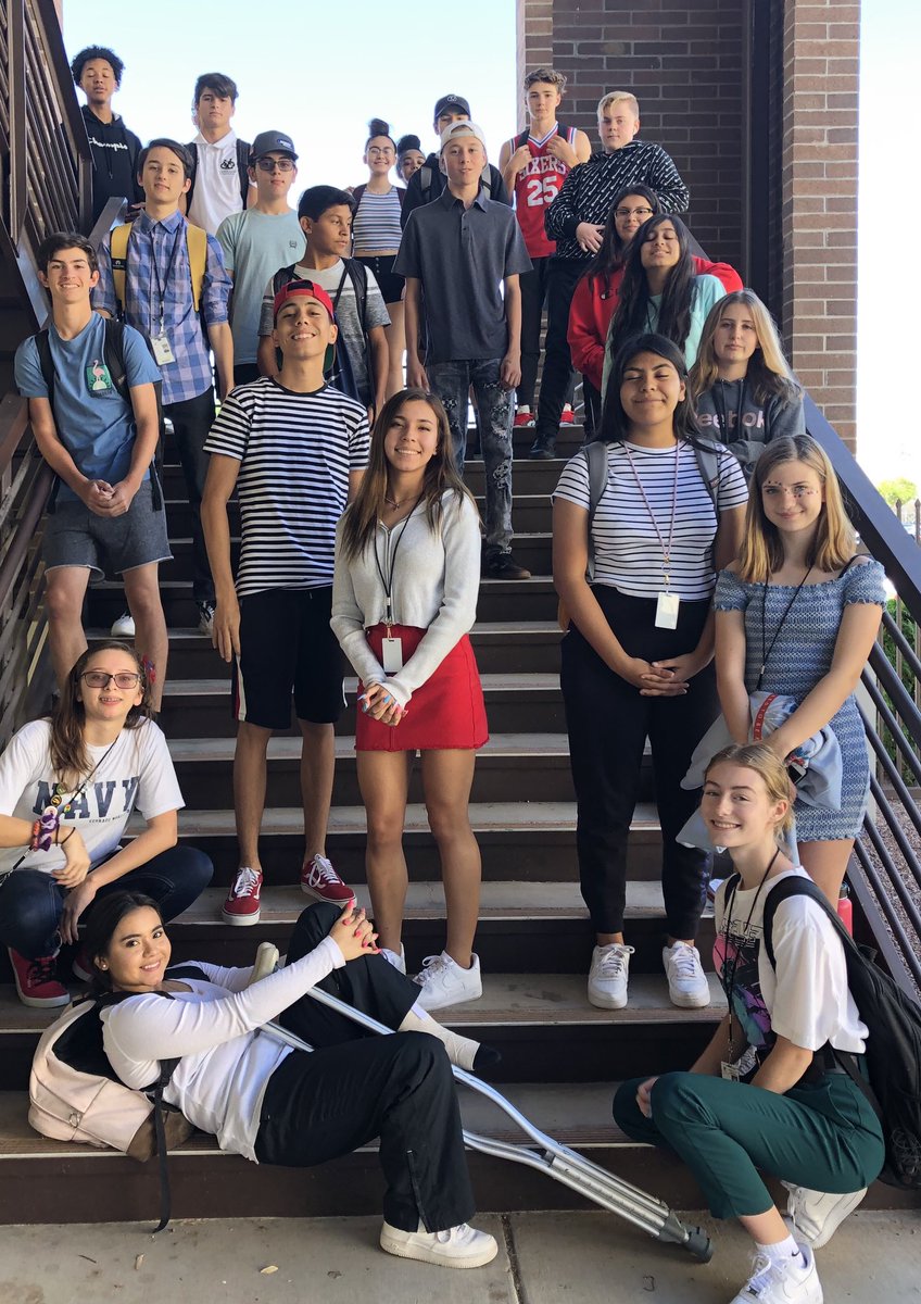 LozanoSra's tweet photo. 3rd hour group photo after dancing some cumbias.  #1Verrado #SraLozano https://t.co/1RvrNWkJ4D