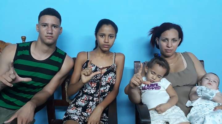 jdanielferrer's tweet photo. Mis hermanos y yo exigimos la #Libertad inmediata de nuestro padre @jdanielferrer y demás activistas de #UNPACU encarcelados injustamente por la dictadura de @DiazCanelB y @raulcastroruz. #FreeFerrer #LibertadYa #NoMasPresosPoliticos https://t.co/kul3zjVOBG