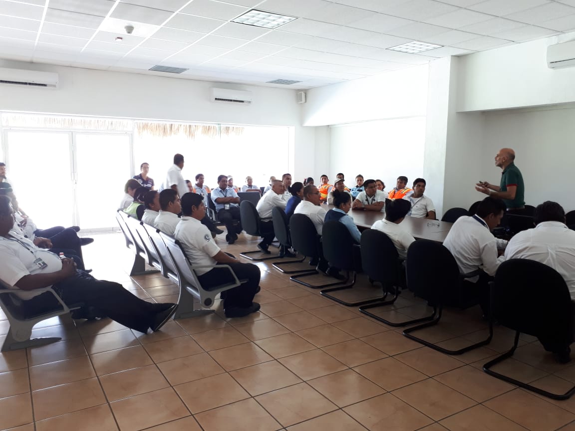 guchachi's tweet photo. Inducción al #DesarrolloSustentable y la certificación internacional @EarthCheck_ a colaboradores y prestadores de servicios del Aeropuerto Internacional #Huatulco  @ASURMexico #DestinosFONATUR #DestinosEarthCheck #RetoEarthCheckMaster2020 https://t.co/o8ZAzRXhac