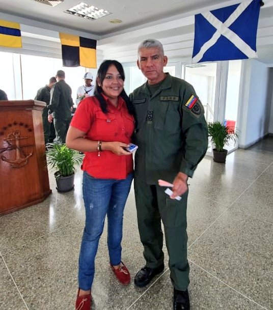 La <a href="/AB_COMANDOIMB/">Infantería de Marina Bolivariana</a> realizó un significativo homenaje a las secretarias con un almuerzo especial y entrega de presentes, reconociendo la loable labor que día a día realizan en apoyo a este gran Comando #LealesSiempreTraidoresNunca