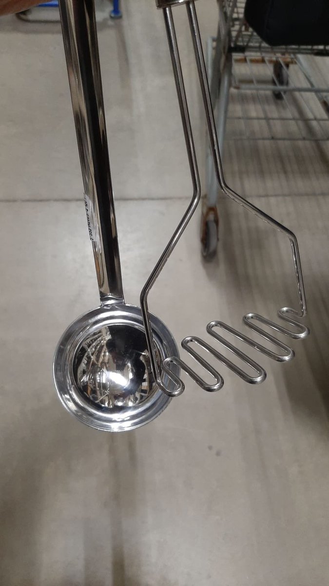 BusyMommy247's tweet image. My husband texted me this photo and wrote Anniversary gift for you.   Someone has a death wish. 🤣🤣🤣 #sleepwithoneeyeopen @CedroneL 🙄🙄🙄😂😂😂 #bravestar