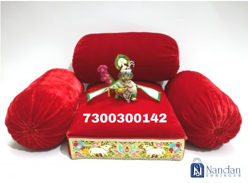 bhatia1051's tweet photo. Pushtimargiya gaadi ji with cover 
Includes white cover and three pillows 
Order Now from:
https://t.co/Kr5VWTFTeV
Contact on: 9782036577
#shrinathji_shringar #lalan_shringar #pushtimargshringar #pushtimarg #shringaronline #Shreejibawashringar https://t.co/vbpqiZdXA6