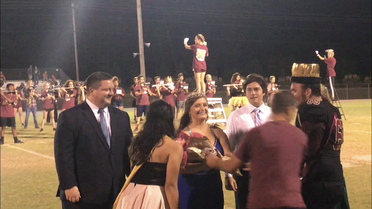 Dixon_Bulldogs's tweet photo. Congratulations to Madison Dugger! 2019 Homecoming Queen! https://t.co/uuPJQTYqSa