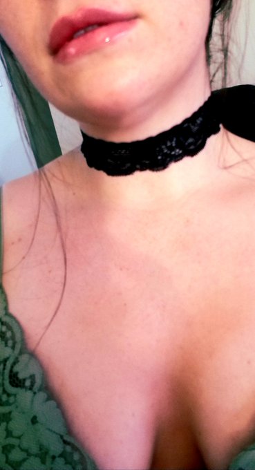 who else puts on lipgloss to suck 🐔 ?  New video up tonight on @pornhub 💋🙌🏻 https://t.co/aMD59S4UwU<a href="/tag/booty"class="tags"><span>#booty</span></a><a href="/tag/humpdayvibes"class="tags"><span>#humpdayvibes</span></a>