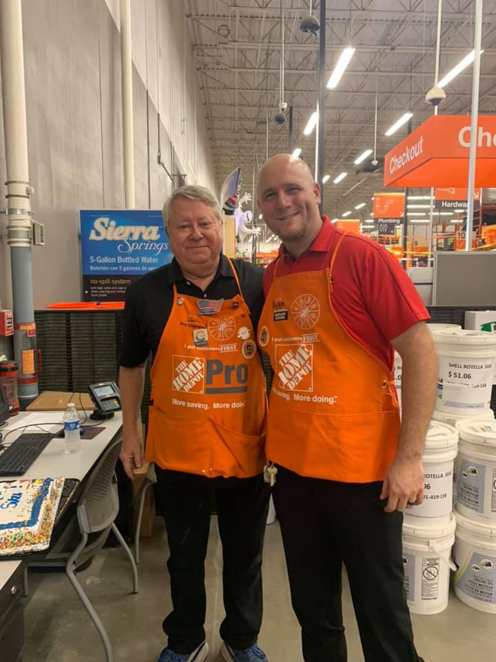 kadenwilliams12's tweet photo. Good luck at your new store Johnnie! 0562 will miss you, and 6807 will love you!

@mbs40443 
@AlexVar43567865 
@HeatherAnguloHD 
@SherreMaclin https://t.co/dBGsO3hNn5